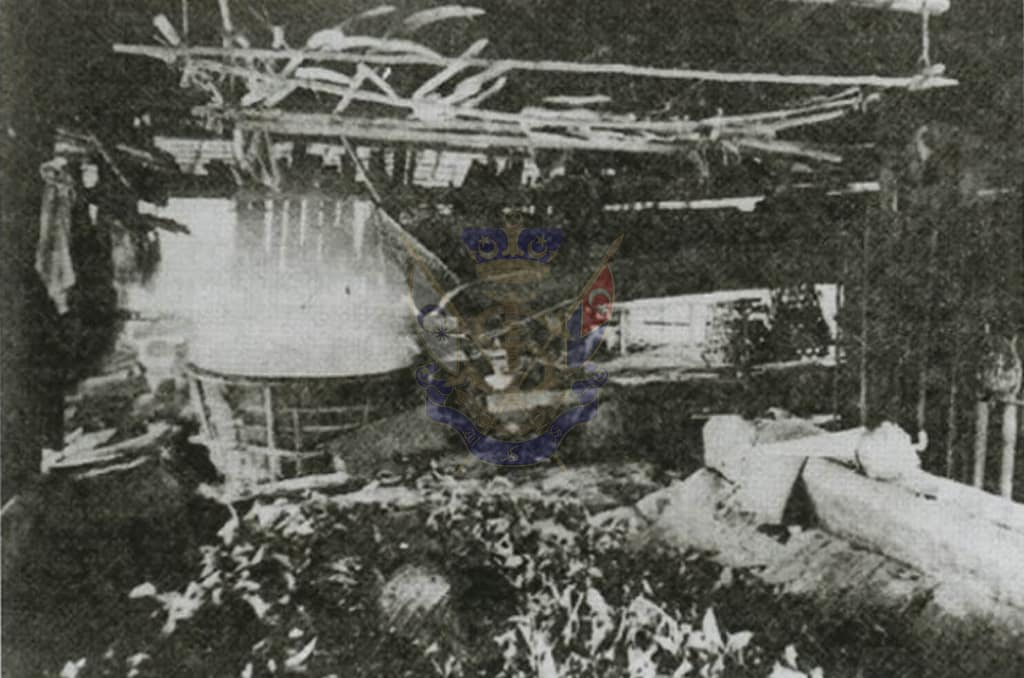 Proses-merebus-daun-gambir-menggunakan-periuk-besar