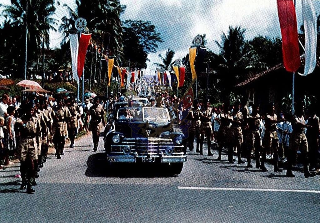 PASUKAN-POLIS-JOHOR-(Sumber-buku-Polis-Wanita,-Sejarah-Bergambar-1955-2007,-Selamat-bin-Sainayune)