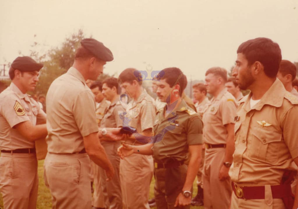 Tunku Ibrahim menerima Sayap Payung Terjun