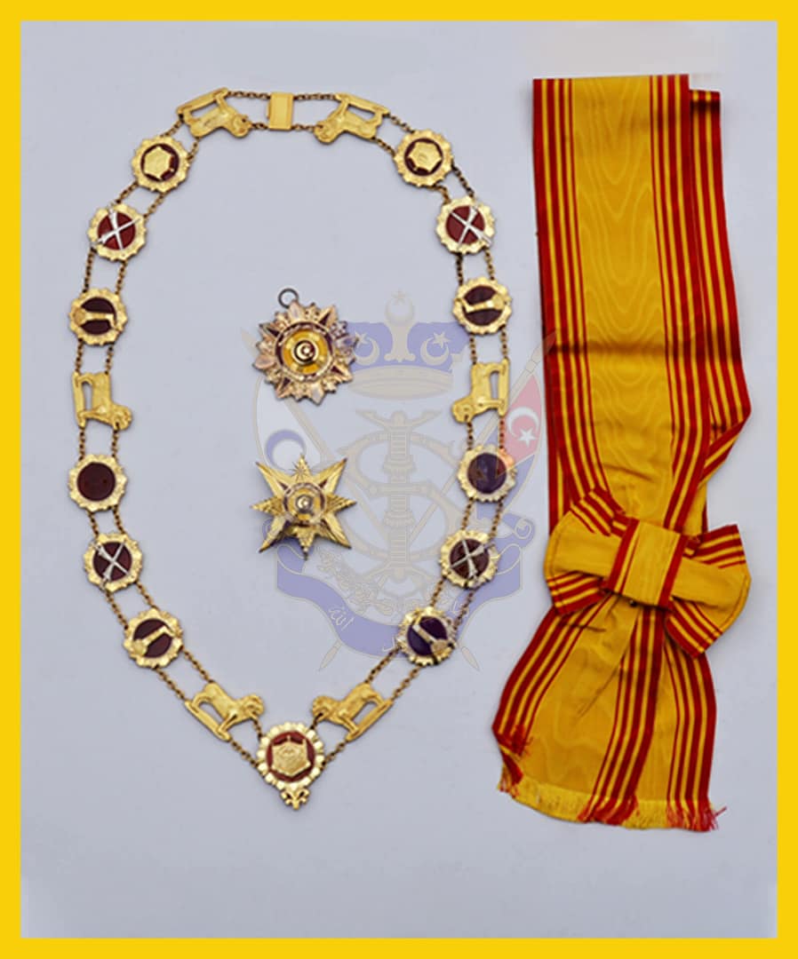 Darjah Kerabat Brunei. (Sumber : Muzium DiRaja Abu Bakar)