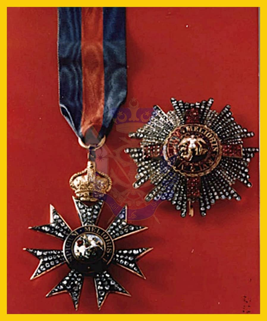 Honorary Knight Cross Of The Most Distinguished Order of St Michael and St George (KCMG) British . (Sumber : Muzium DiRaja Abu Bakar)