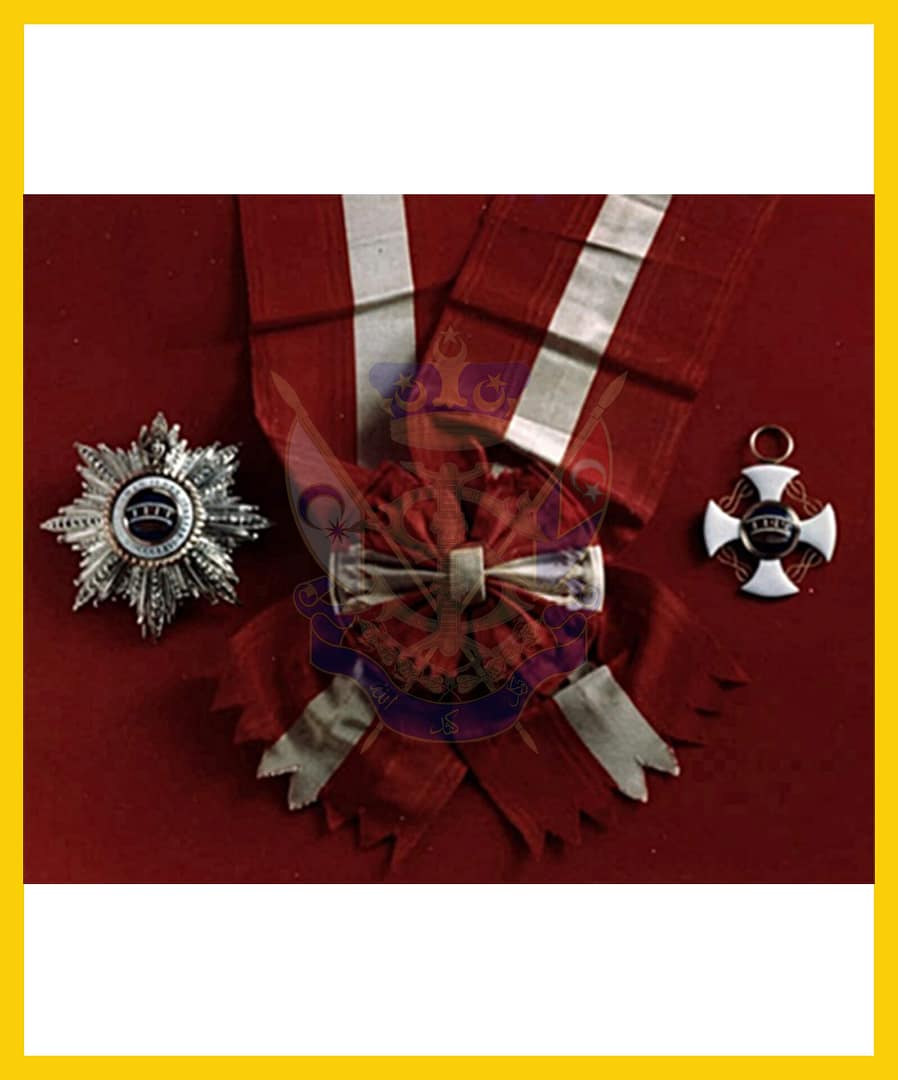 Knight Grand Cross of the Order of Crown of Italy. (Sumber : Muzium DiRaja Abu Bakar)